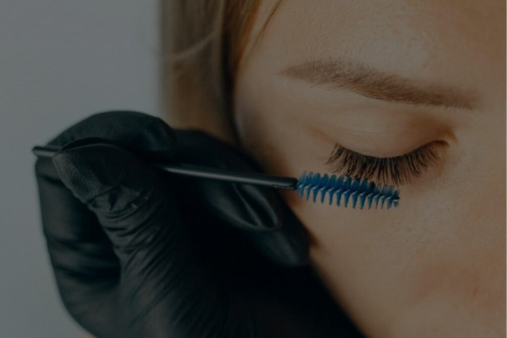 Wimpern & Augenbrauen, definierter Blick
